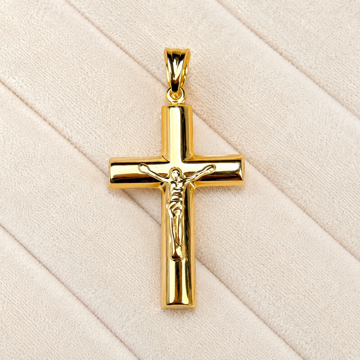 DIJE CRUZ CON CRISTO 18K